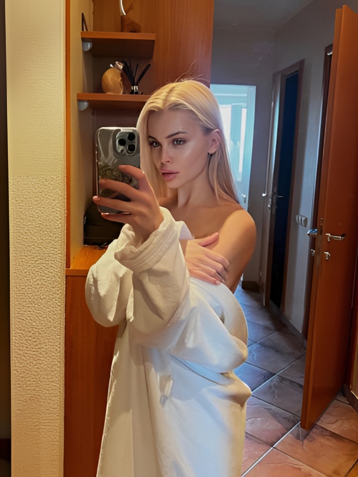 Тая привлекательная девушка из Каневской цена от 10000 руб