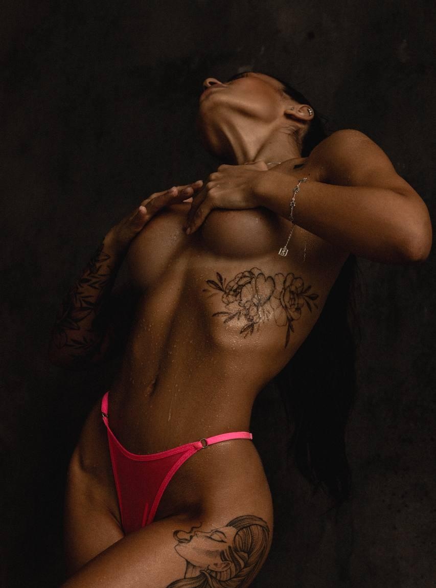 Юлька привлекательная девушка из Каневской цена от 11000 руб